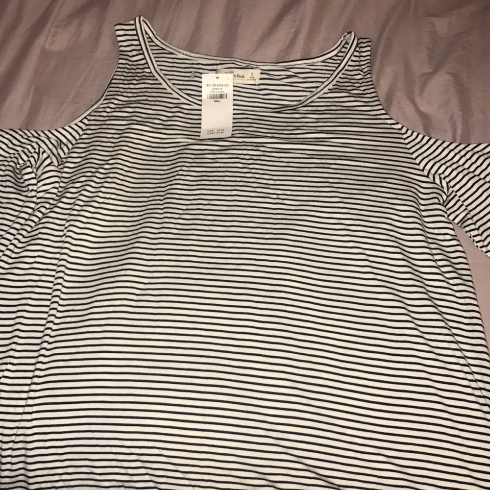 Abercrombie & Fitch Cold shoulder striped top